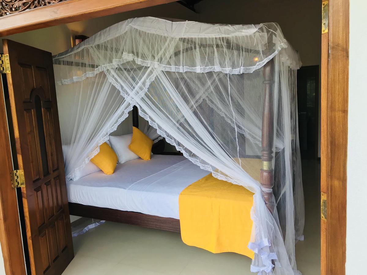 Neli Guests House Hotel Unawatuna Exterior photo