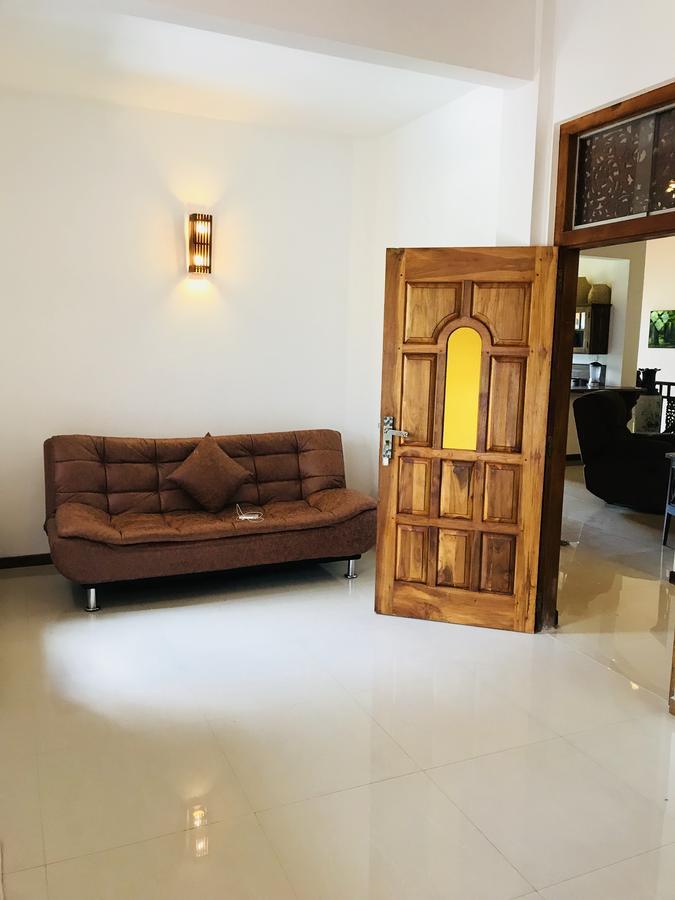 Neli Guests House Hotel Unawatuna Exterior photo